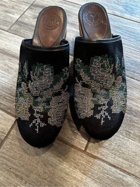 Penelope Chilvers Black Floral Embroidered Slip-On Mules - Women
